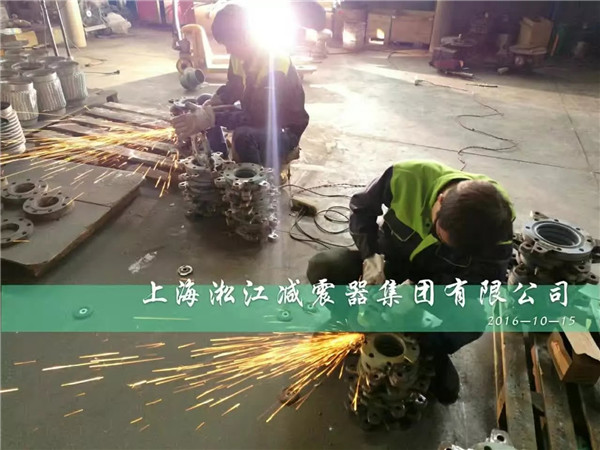 直播防拉脫限位裝置橡膠軟接頭生產過程