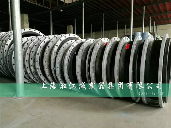 橡膠軟連接歷經考驗用于烏魯木齊排污工程 大口徑橡膠軟連接