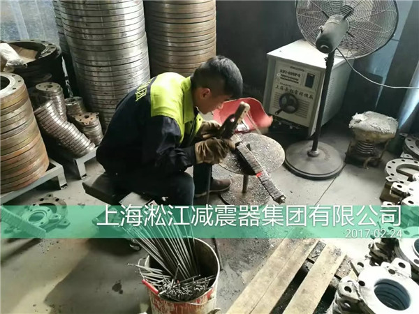 大翻邊橡膠接頭在什么樣的情況下使用