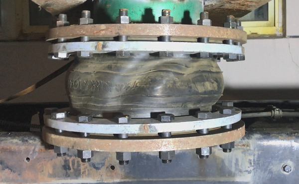 DN50,連接法蘭GBT 9113-2010 PN16的水泵橡膠軟連接 【常見問題】有關橡膠接頭產品扭曲的書面報告