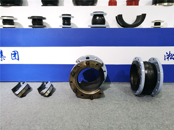 中央空調(diào)安裝的,遇到拉脫,我們管道上300的橡膠軟連接被拉托盤