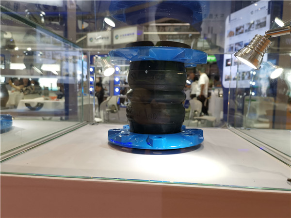 珠海"DN100雙球橡膠膨脹節(jié)"和單球體的區(qū)別?